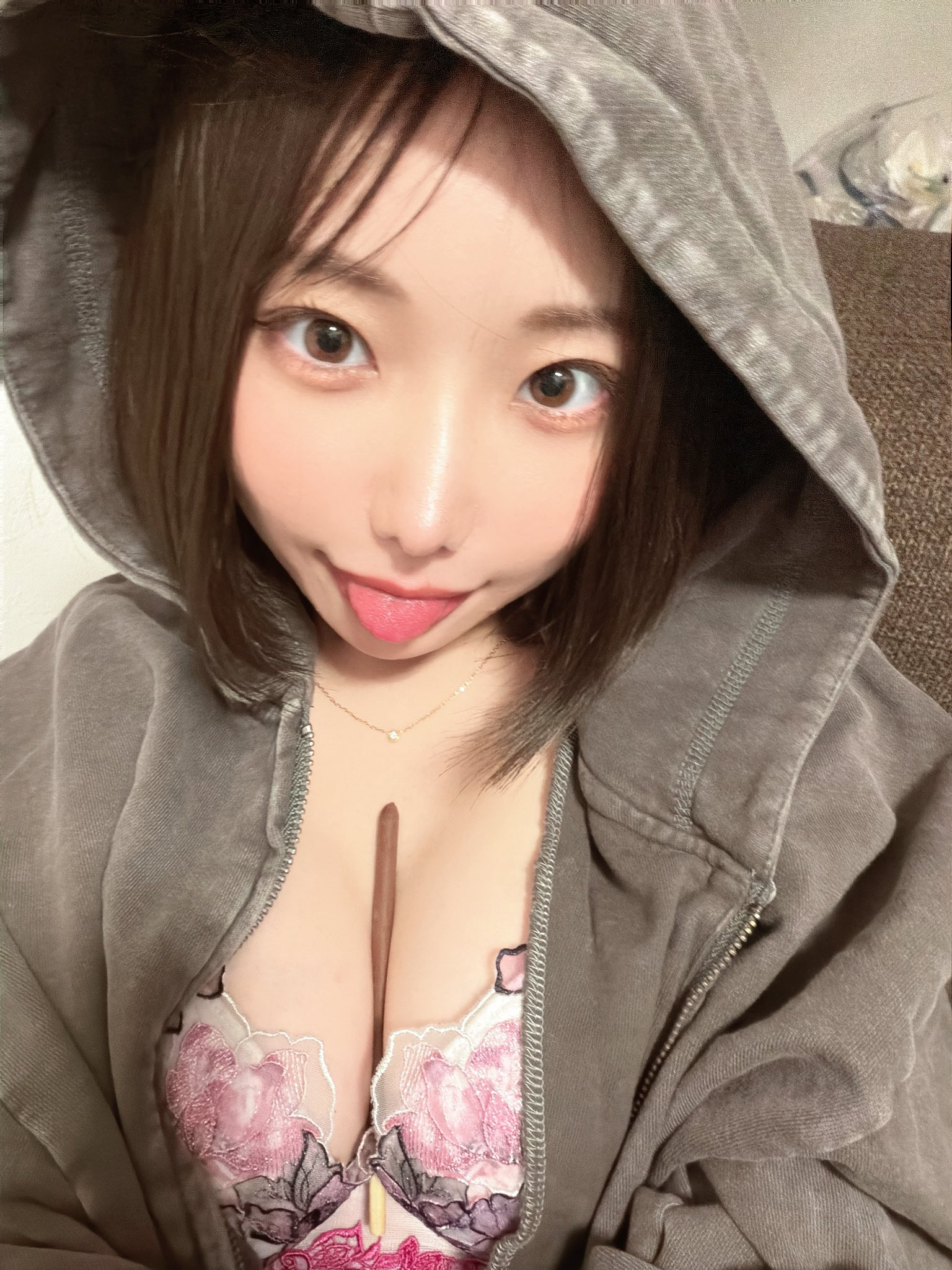 絵恋空(绘恋空)：真正的吞精饮尿后，我拉肚子了。